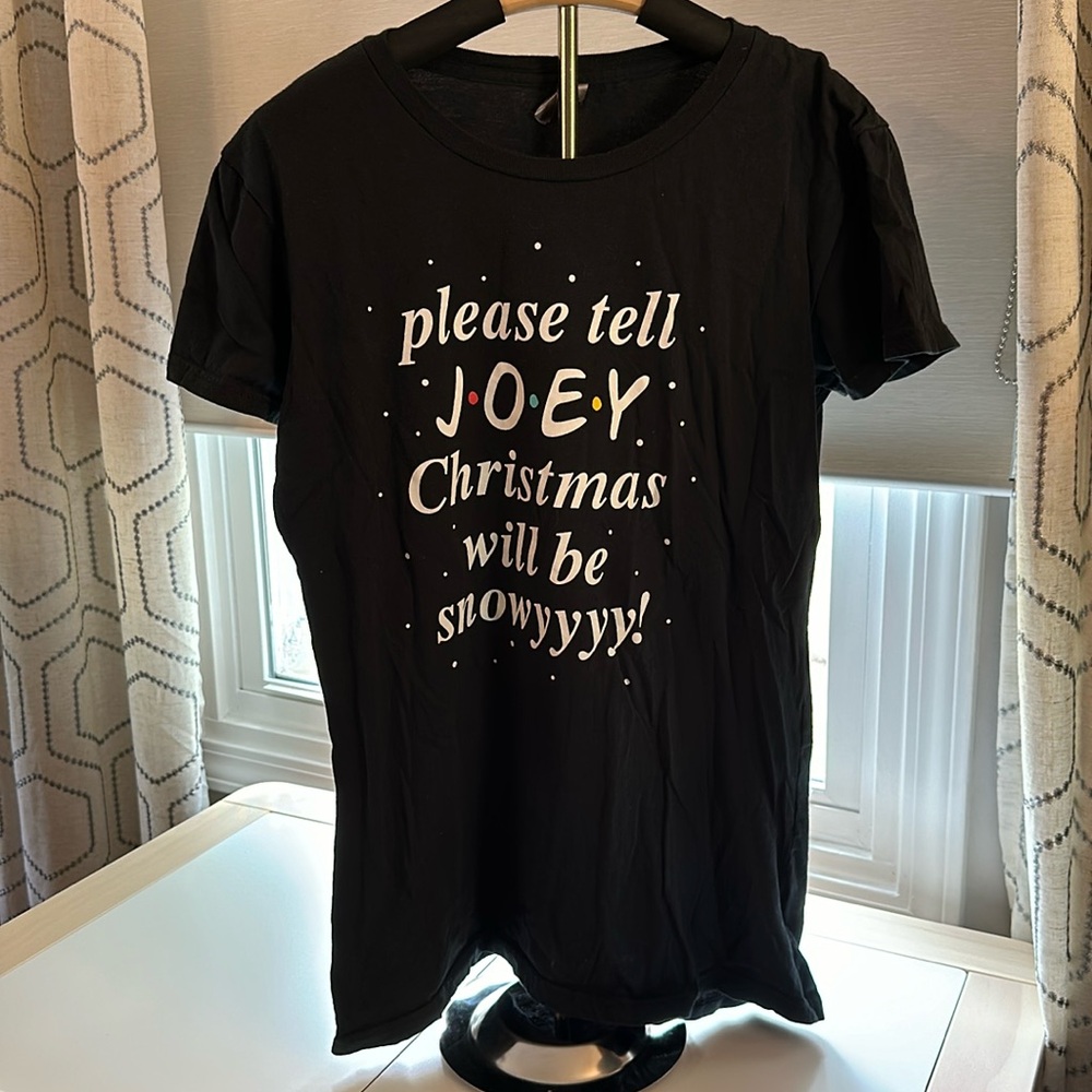 🎄❄️ Friends Please tell Joey Christmas will be Snowy Black Holiday T-Shirt